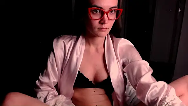 Snapshot of EvelynGG chatting on 11.17.25 EvelynGG online show from 11.17.25