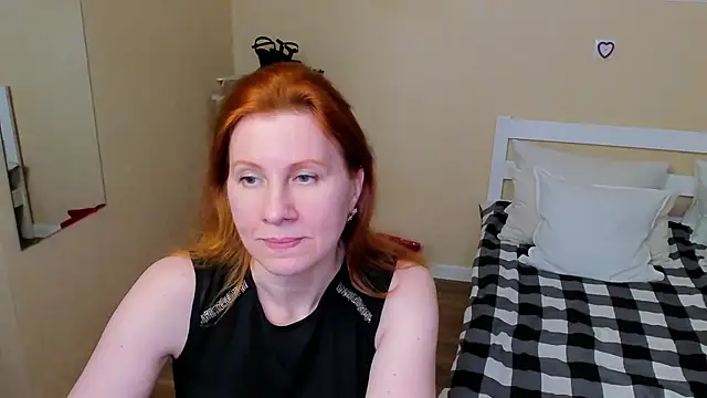 Snapshot of FoxySophia chatting on 10.30.25 FoxySophia online show from 10.30.25