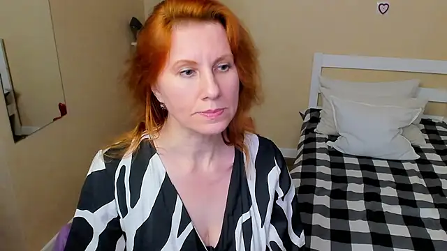 Snapshot of FoxySophia chatting on 11.14.25 FoxySophia online show from 11.14.25