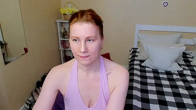 Snapshot of FoxySophia chatting on 11.15.25 FoxySophia online show from 11.15.25