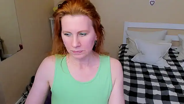 Snapshot of FoxySophia chatting on 11.16.25 FoxySophia online show from 11.16.25