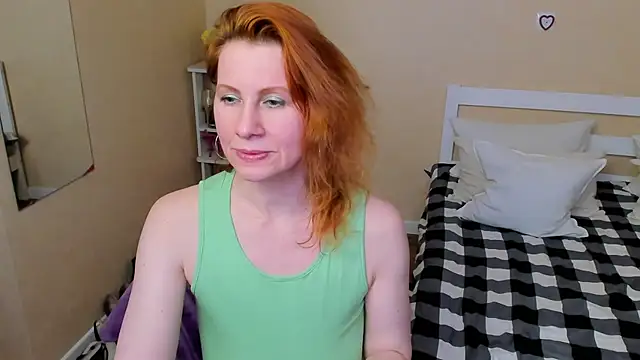 Snapshot of FoxySophia chatting on 11.17.25 FoxySophia online show from 11.17.25