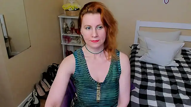 Snapshot of FoxySophia chatting on 11.17.25 FoxySophia online show from 11.17.25