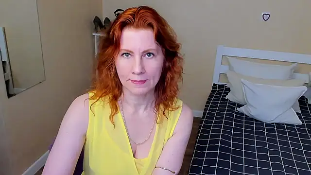 Snapshot of FoxySophia chatting on 11.24.25 FoxySophia online show from 11.24.25