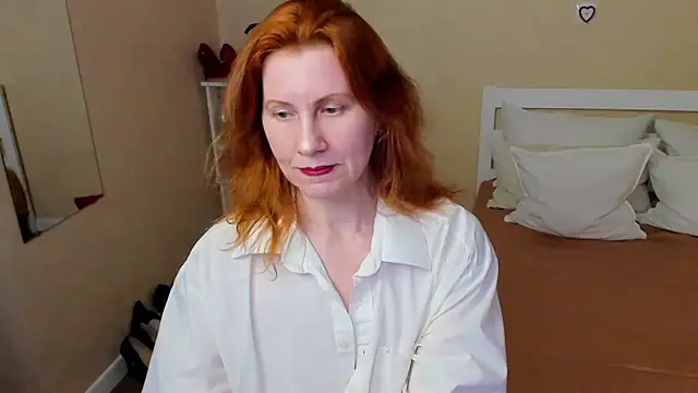 Snapshot of FoxySophia chatting on 11.29.25 FoxySophia online show from 11.29.25