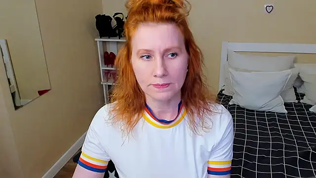 Snapshot of FoxySophia chatting on 12.01.25 FoxySophia online show from 12.01.25