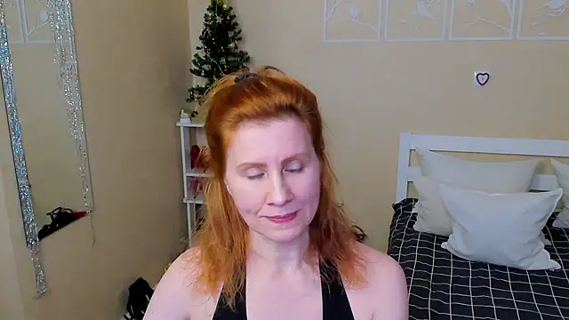 Snapshot of FoxySophia chatting on 12.15.25 FoxySophia online show from 12.15.25