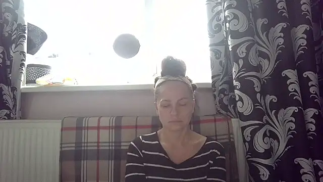 Snapshot of LindaStarS chatting on 04.21.26 LindaStarS online show from 04.21.26