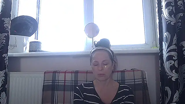Snapshot of LindaStarS chatting on 04.25.26 LindaStarS online show from 04.25.26