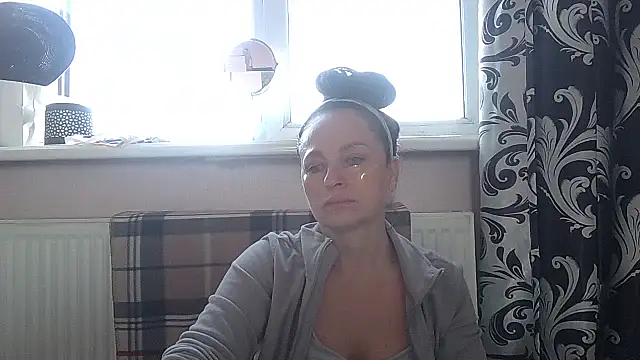 Snapshot of LindaStarS chatting on 05.01.26 LindaStarS online show from 05.01.26