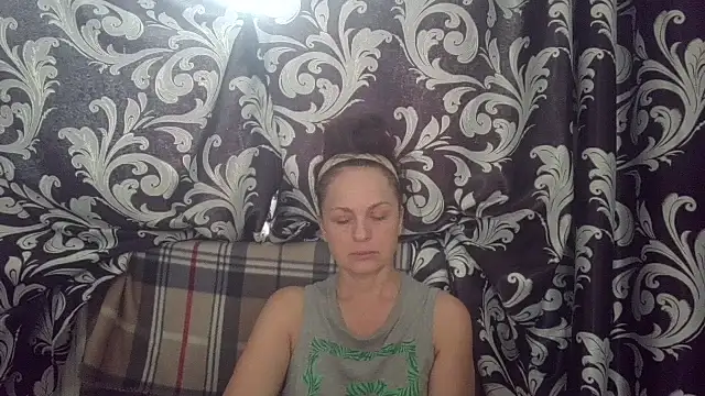 Snapshot of LindaStarS chatting on 06.04.26 LindaStarS online show from 06.04.26