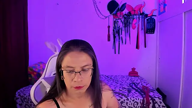 Snapshot of dungeongirls chatting on 11.27.25 dungeongirls online show from 11.27.25