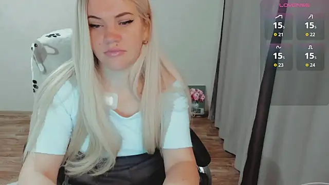 Snapshot of AllAboutLoveXx chatting on 11.06.25 AllAboutLoveXx online show from 11.06.25