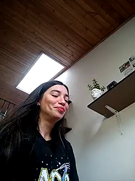 Snapshot of loveuu-bae chatting on 02.23.25 loveuu-bae online show from 02.23.25