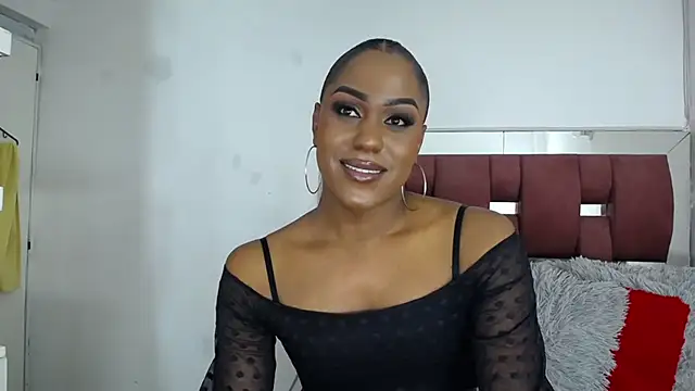 LoraineBigCockTs online show from 11.17.25