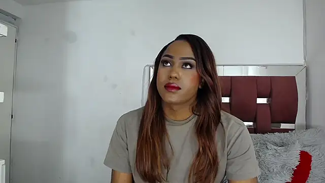 LoraineBigCockTs online show from 11.27.25