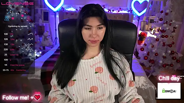 Snapshot of EmilyCandyy chatting on 12.17.24 EmilyCandyy online show from 12.17.24