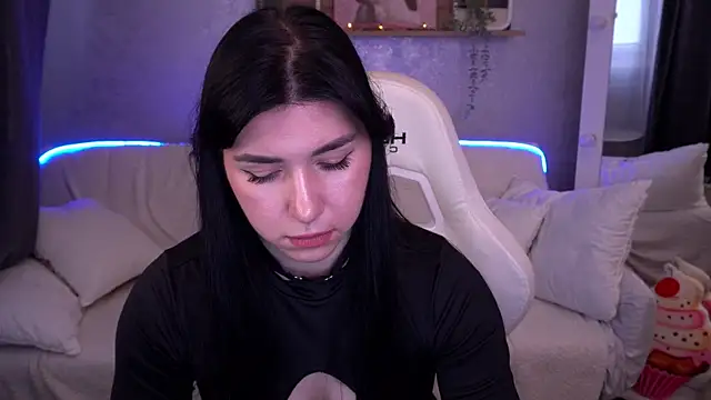 Snapshot of EmilyCandyy chatting on 11.13.25 EmilyCandyy online show from 11.13.25