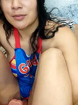 Snapshot of kinky_mila@xh chatting on 11.24.25 kinky milaxh online show from 11.24.25