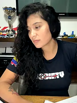 Snapshot of kinky_mila@xh chatting on 12.14.25 kinky milaxh online show from 12.14.25