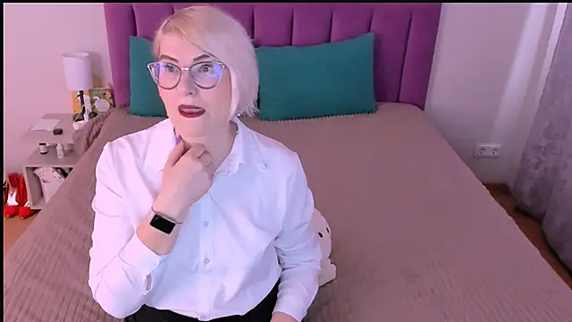 sabrinamacmarren online show from 11.18.25