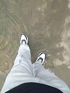 Snapshot of bigh96dik chatting on 12.21.25 bigh96dik online show from 12.21.25