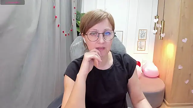 Paris Cherry online show from 02.18.25