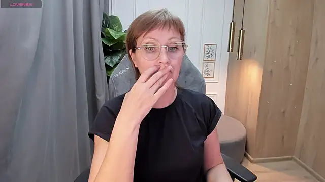 Paris Cherry online show from 02.23.25