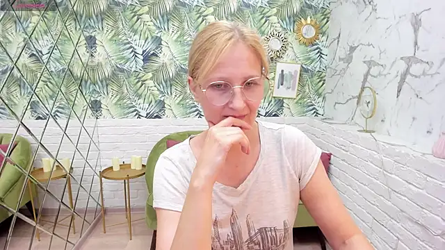 Paris Cherry online show from 09.16.25