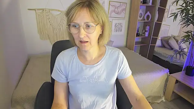 Paris Cherry online show from 09.17.25