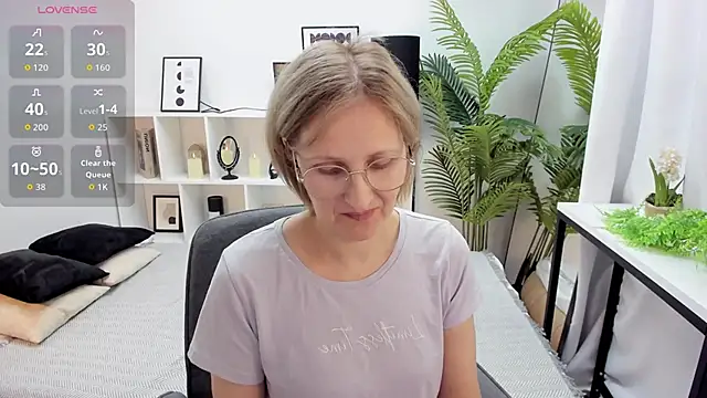 Paris Cherry online show from 09.22.25