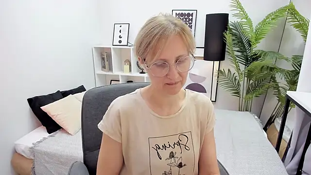 Paris Cherry online show from 10.13.25