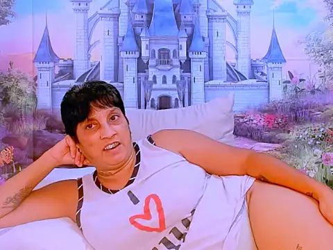 Snapshot of indianroxy chatting on 02.25.25 indianroxy online show from 02.25.25