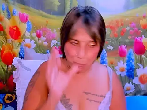 Snapshot of indianroxy chatting on 10.13.25 indianroxy online show from 10.13.25