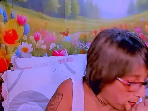 Snapshot of indianroxy chatting on 10.22.25 indianroxy online show from 10.22.25