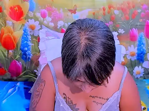 Snapshot of indianroxy chatting on 10.30.25 indianroxy online show from 10.30.25