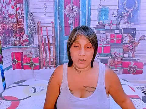 Snapshot of indianroxy chatting on 11.30.25 indianroxy online show from 11.30.25