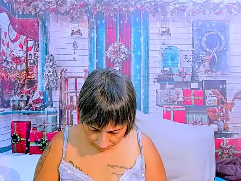 Snapshot of indianroxy chatting on 12.14.25 indianroxy online show from 12.14.25