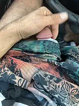 Snapshot of mikeylong chatting on 12.31.24 mikeylong online show from 12.31.24