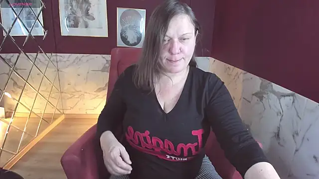 Snapshot of KellyPerfection chatting on 11.15.25 KellyPerfection online show from 11.15.25