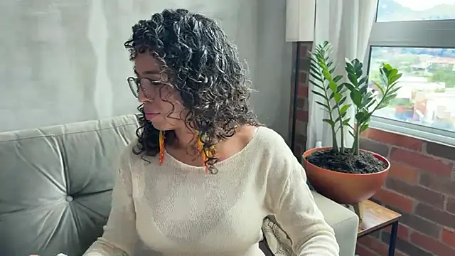 Snapshot of illaroom chatting on 02.24.25 illaroom online show from 02.24.25