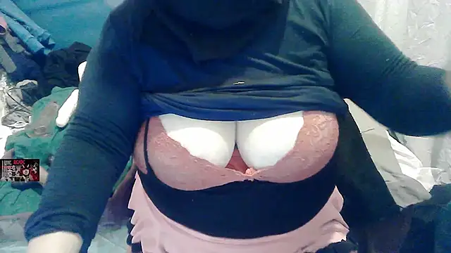 Snapshot of tatli_bela chatting on 02.11.25 tatli bela online show from 02.11.25