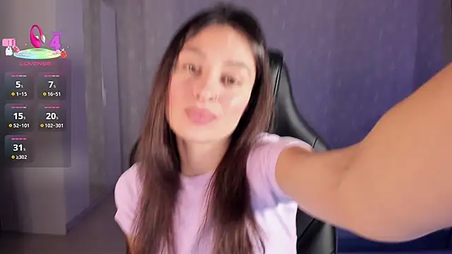 Snapshot of EllaFresh chatting on 10.16.25 EllaFresh online show from 10.16.25