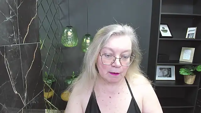 Snapshot of NataliMellow chatting on 02.11.25 NataliMellow online show from 02.11.25