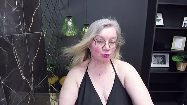 Snapshot of NataliMellow chatting on 02.22.25 NataliMellow online show from 02.22.25