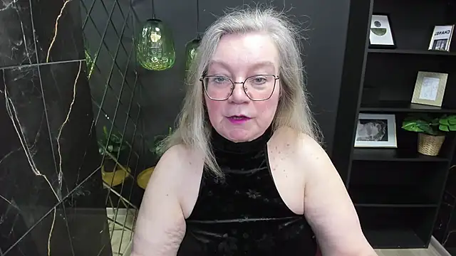 Snapshot of NataliMellow chatting on 02.26.25 NataliMellow online show from 02.26.25