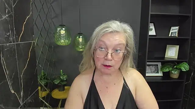 Snapshot of NataliMellow chatting on 10.03.25 NataliMellow online show from 10.03.25