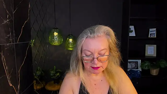 Snapshot of NataliMellow chatting on 11.13.25 NataliMellow online show from 11.13.25