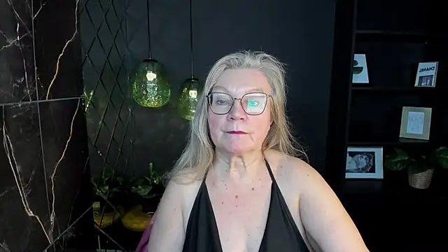 Snapshot of NataliMellow chatting on 11.27.25 NataliMellow online show from 11.27.25