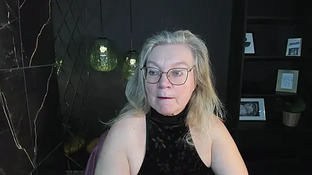 Snapshot of NataliMellow chatting on 12.04.25 NataliMellow online show from 12.04.25